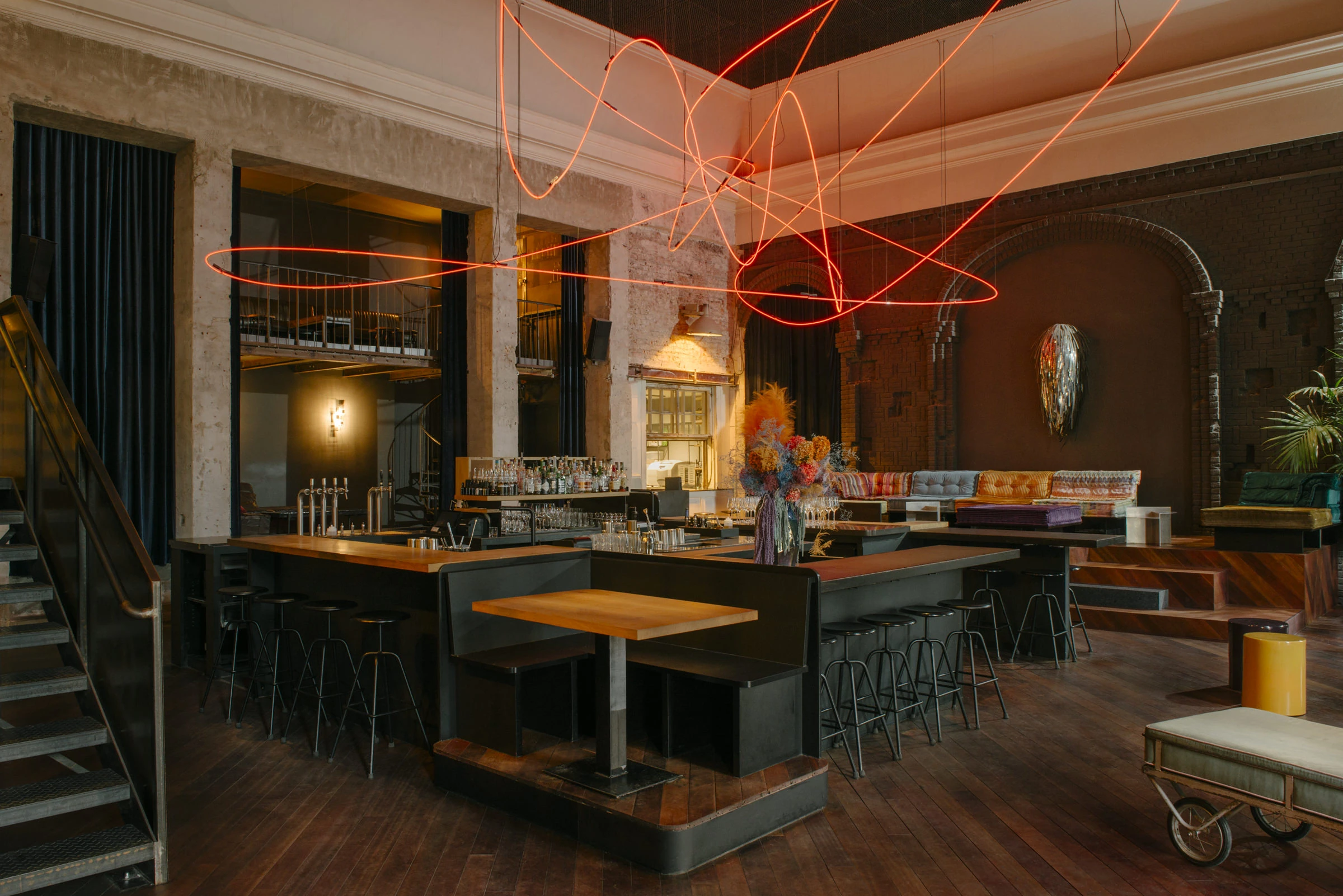 Die Bar des KINK Berlin heute im ehemaligen Ballsaal